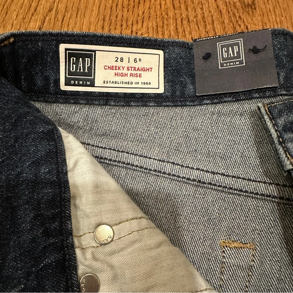 GAP BRAND NEW Women’s Dark Blue Cheeky Straight High Rise Jeans - Picture 4 of 10